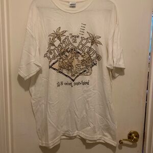 GILDAN ULTRA COTTON COLOR CHANGING DESIGN TEE SHIRT “HAPPY HOUR “